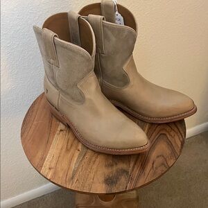 Women’s Frye Billly Short boot.